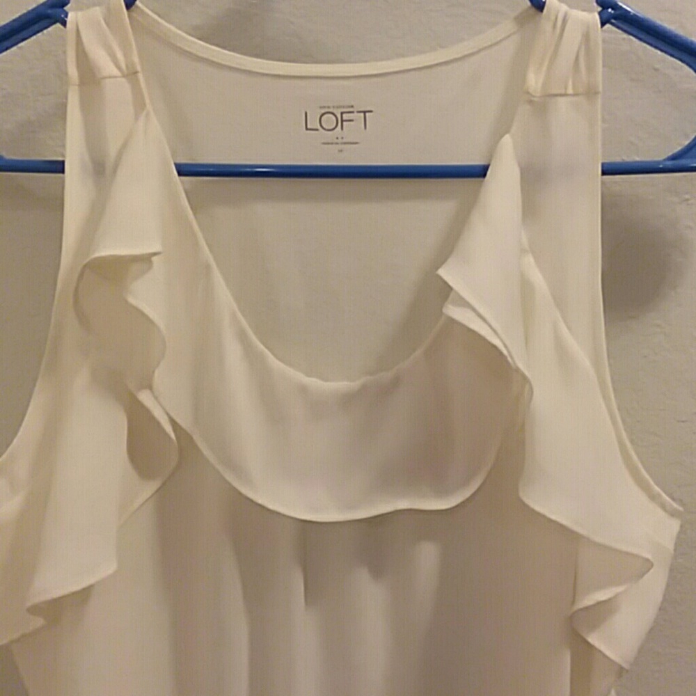 Beautiful LOFT Shell - Picture 2 of 4